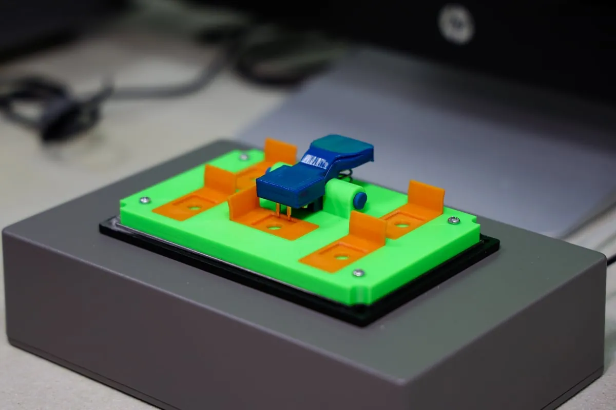 eProfiler L-Solution device - A bioelectronic sensor platform for qualification and characterisation purposes